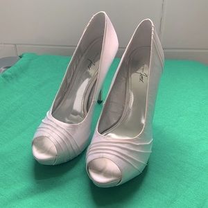 Jacqueline Ferrar White Heels, Size 9.5